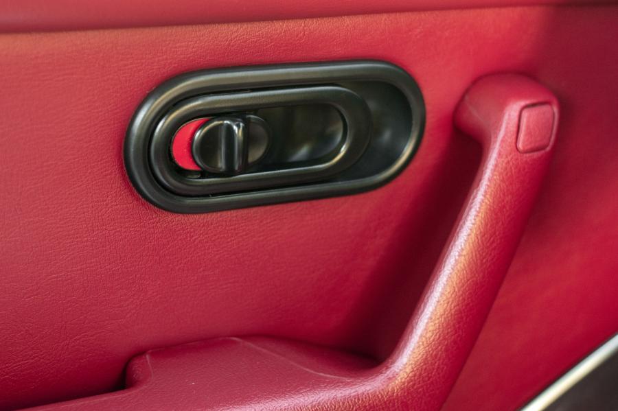 Детали интерьера Mazda Miata Limited Edition (NA) 1993 года  (фото 60 из 121)